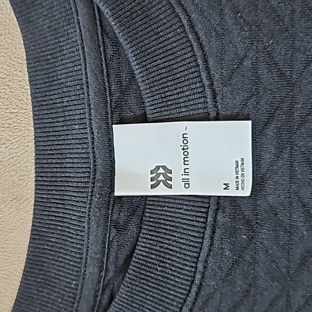 All In Motion black cropped sweatshirt - Picture 4 of 12